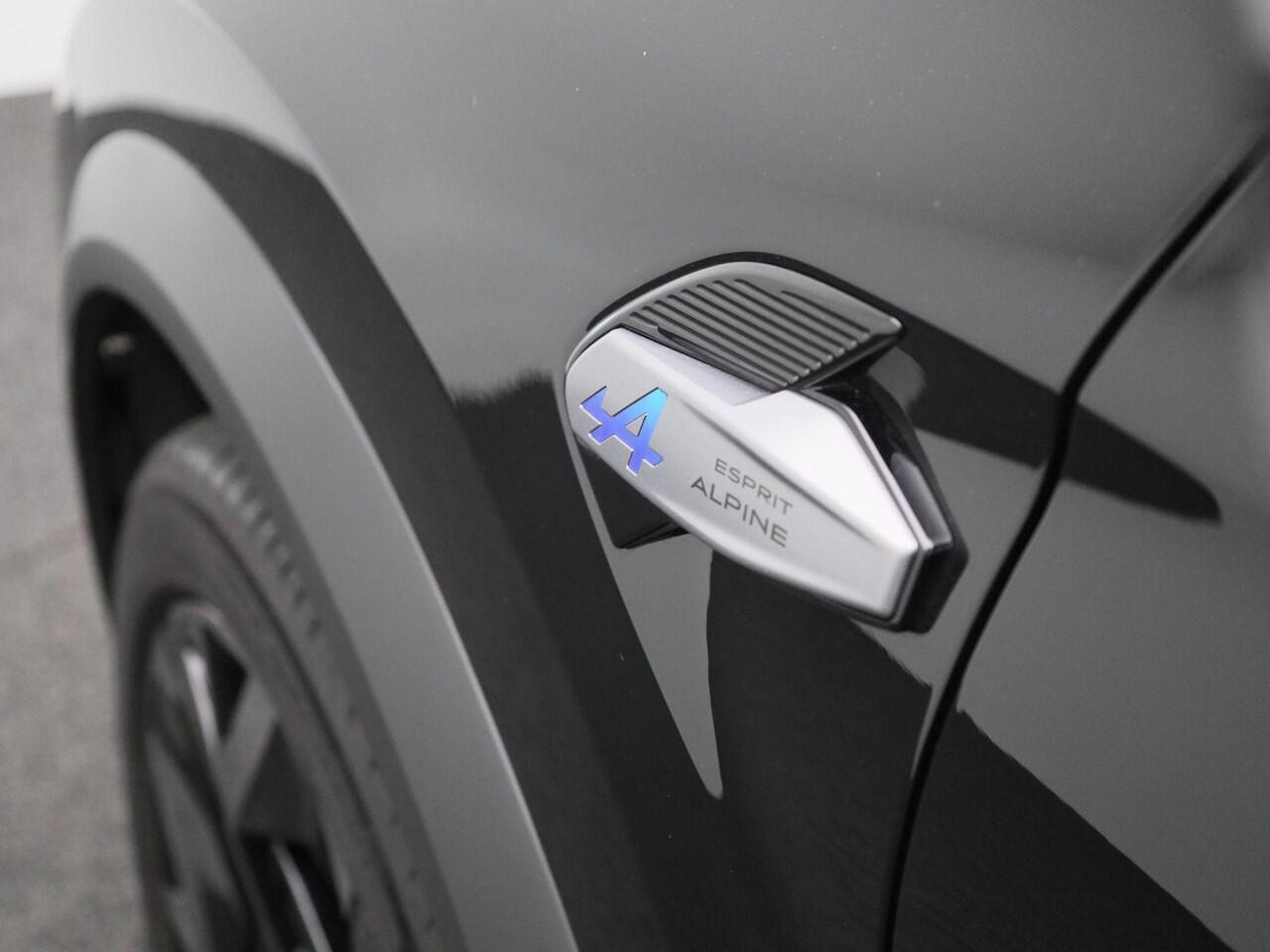 Renault CAPTUR 1.6 E-Tech full hybrid 145 esprit Alpine | Harman Kardon | 360 Camera | Adaptive Cruise Control | Navigatie | Apple Carplay & Android Auto