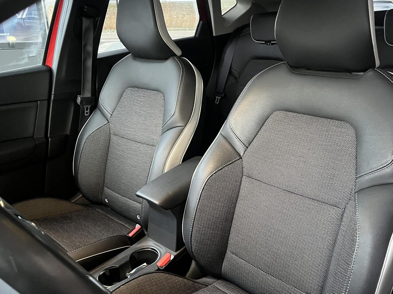 Renault CAPTUR 1.0 TCe 100 Intens TREKHAAK / PARKEERSENSOREN / CRUISE CONTROL / CLIMATE CONTROL / NAVI / 1 EIGENAAR!