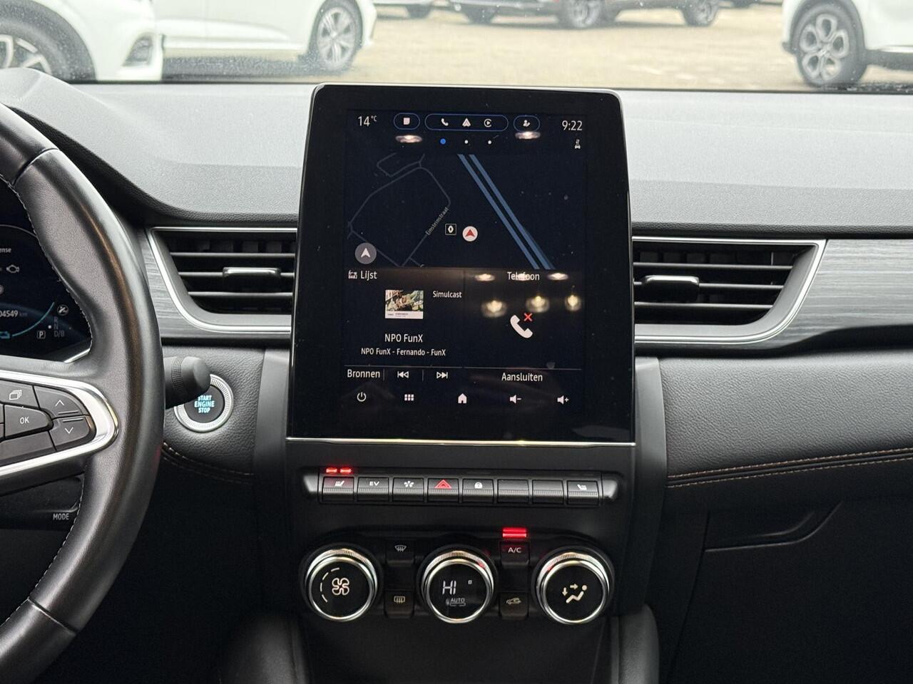 Renault CAPTUR 1.6 E-Tech Hybrid 145 Initiale Paris (Hoge instap) Trekhaak | Camera | Leder | Winter Pack | Navigatie | Dealer Onderhouden