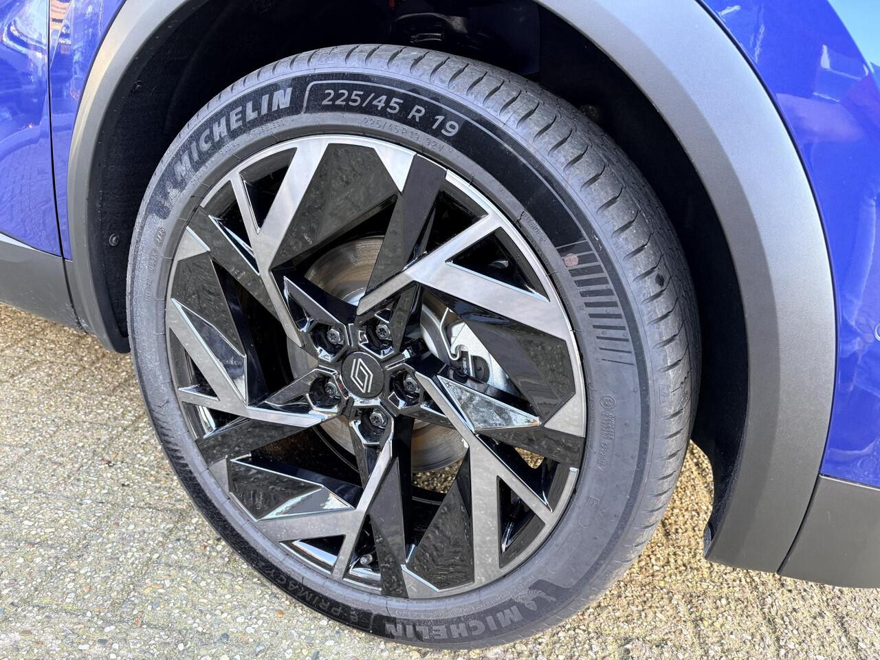 Renault CAPTUR 1.8 E-Tech full hybrid 160 esprit Alpine | Nieuwe Nederlandse auto | Pack Privilege | Pack Light & Sound | Rijklaarprijs!! | Voordeel op deze auto van ¤ 4.380,- |