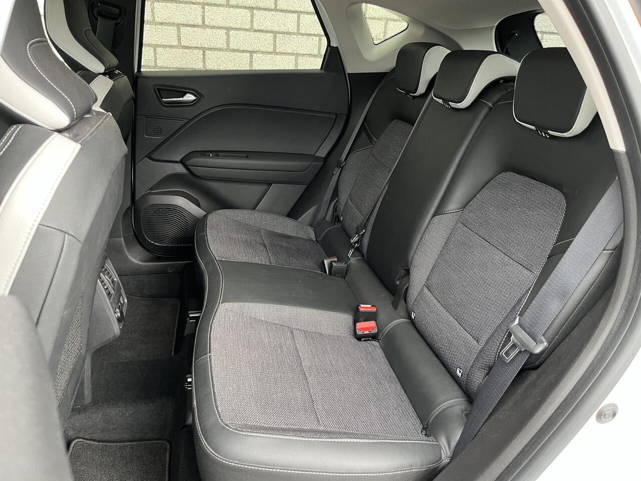 Renault CAPTUR 1.6 E-Tech Plug-in Hybrid 160 Intens | Trekhaak | Apple CarPlay / Android Auto | Achteruitrijcamera |