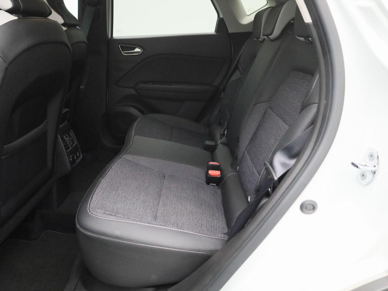 Renault CAPTUR 1.0 TCe 100 Intens | Afneembare Trekhaak | Camera | PDC Voor+Achter | Full-Map Navigatie | Keyless | LED Pure Vision | Climate Control | Cruise Control & Snelheidsbegrenzer | Apple Carplay & Android Auto