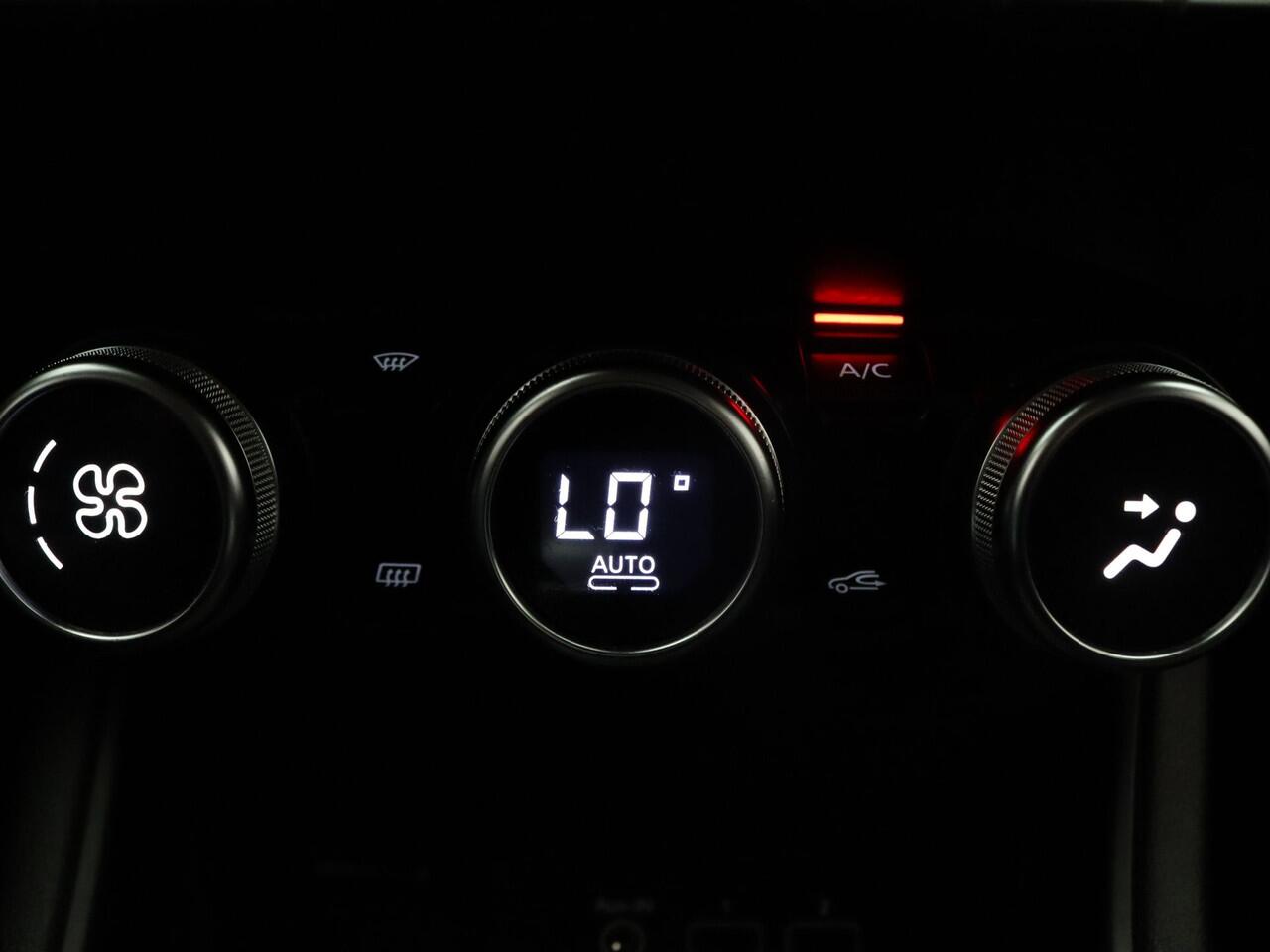 Renault CAPTUR 1.6 E-Tech Hybrid 145pk Zen Camera | Cruise | Navi | Parkeersens. achter