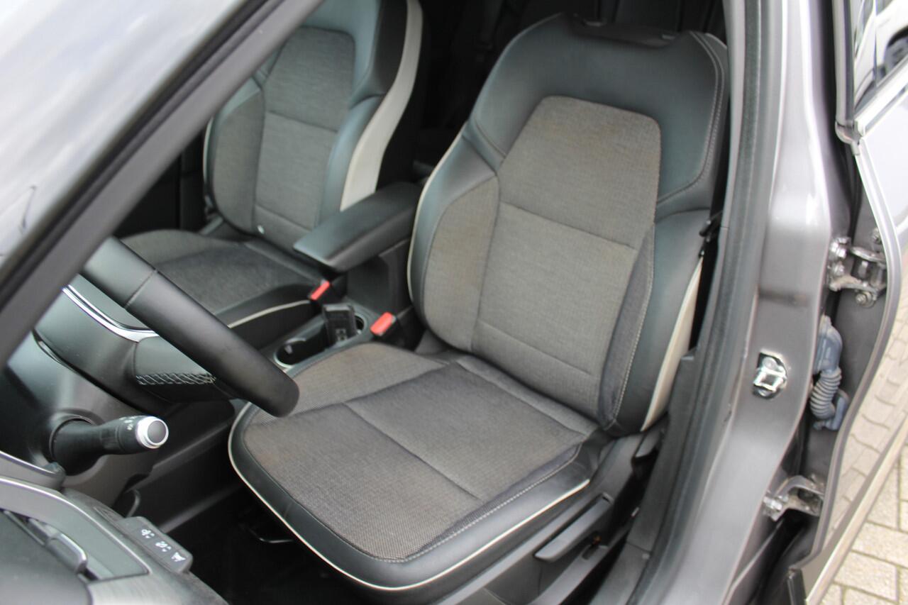 Renault CAPTUR 1.3 TCe 140 Mild-Hybrid Intens Clima-Cruise-360 Camera-Keyless-Half Leder-Carplay-Trekhaak