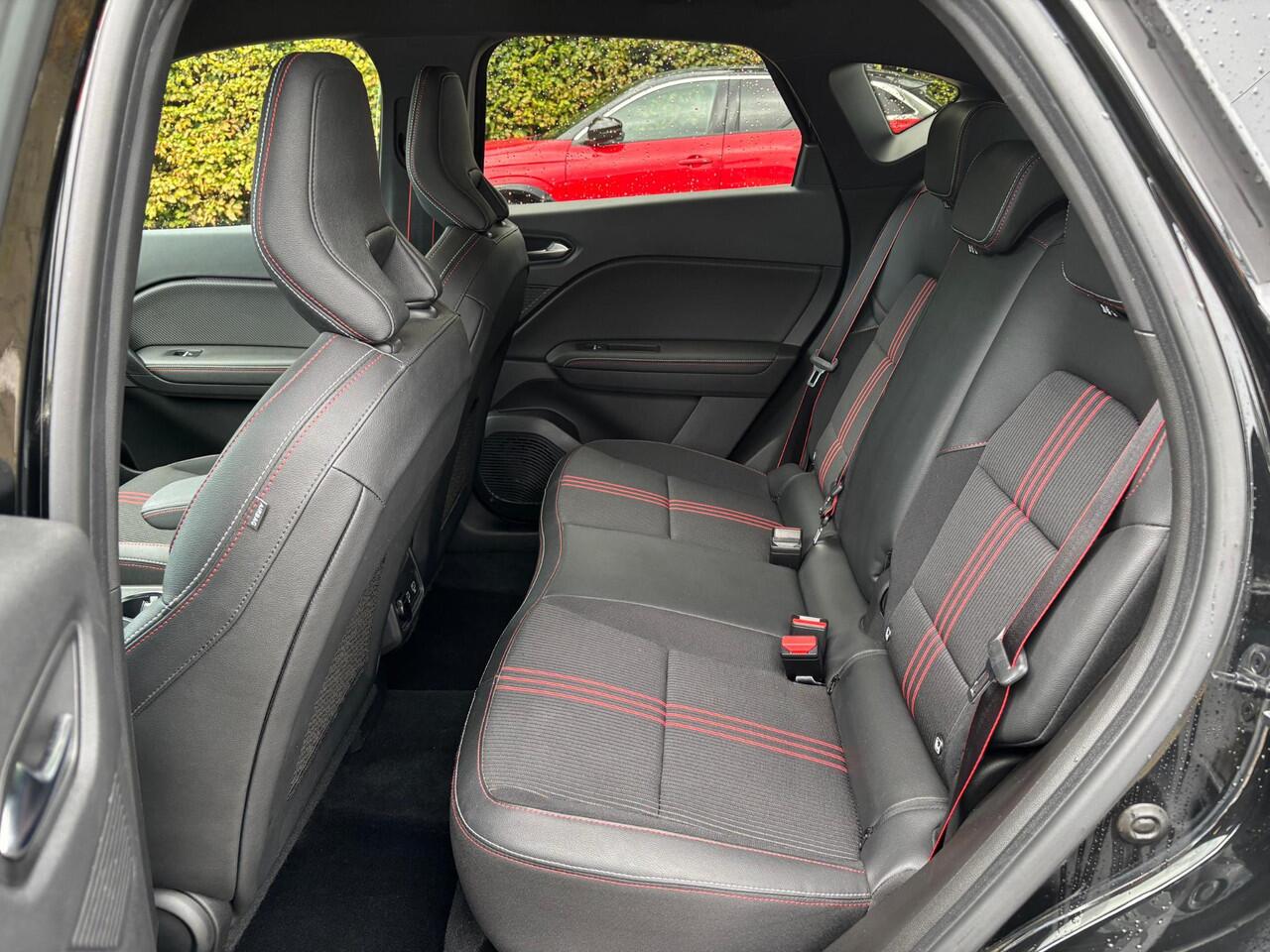 Renault CAPTUR 1.6 E-Tech Plug-in Hybrid 160 R.S. Line | Camera | Navigatie |