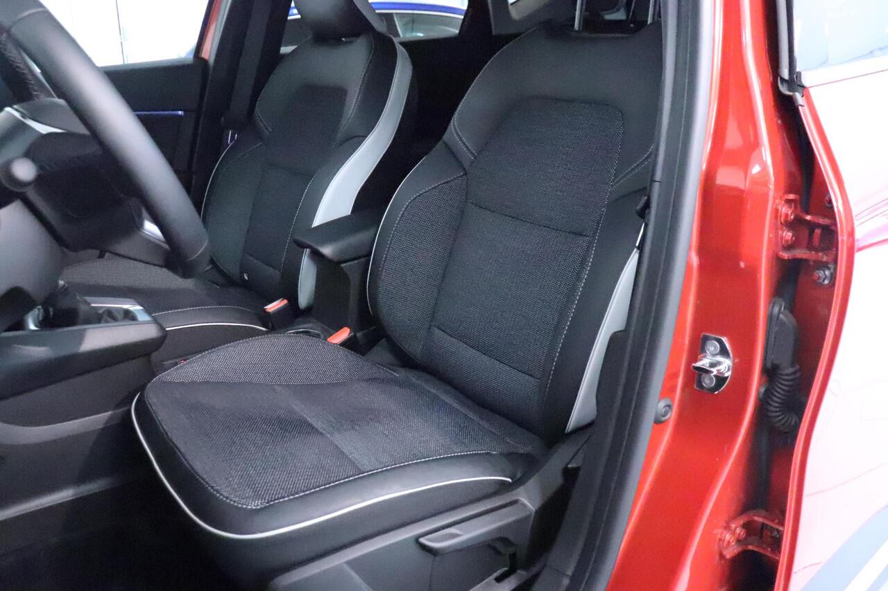 Renault CAPTUR 1.0 TCe 90 Intens | Camera | Climate Control | Cruise control | AppleCarplay AndroidAuto | LED | DAB |