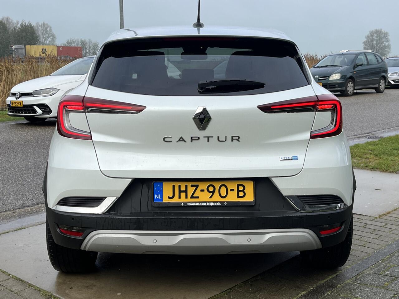 Renault CAPTUR 1.6 E-Tech Hybrid 145 PK Intens / Apple Carplay - Android Auto / Camera / PDC V+A / Keyless / 17'' LMV /
