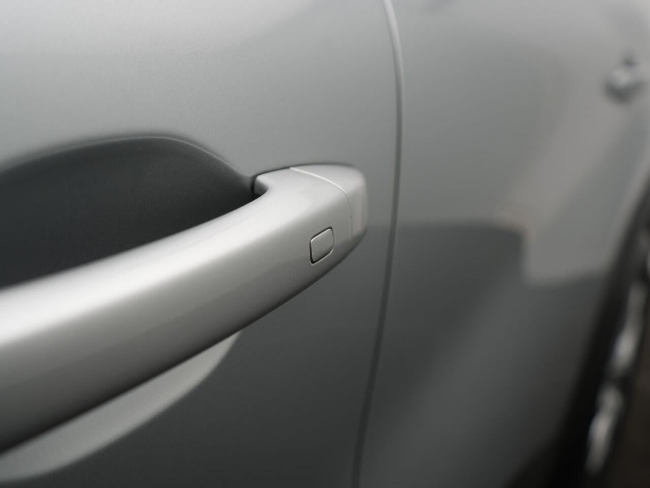 Renault CAPTUR TCe 140 Business Zen - Occasion Lease vanaf ¤424 p/m - RIJKLAARPRIJS - 140 pk! - 4 cilinder - Achteruitrijcamera - Dealeronderhouden