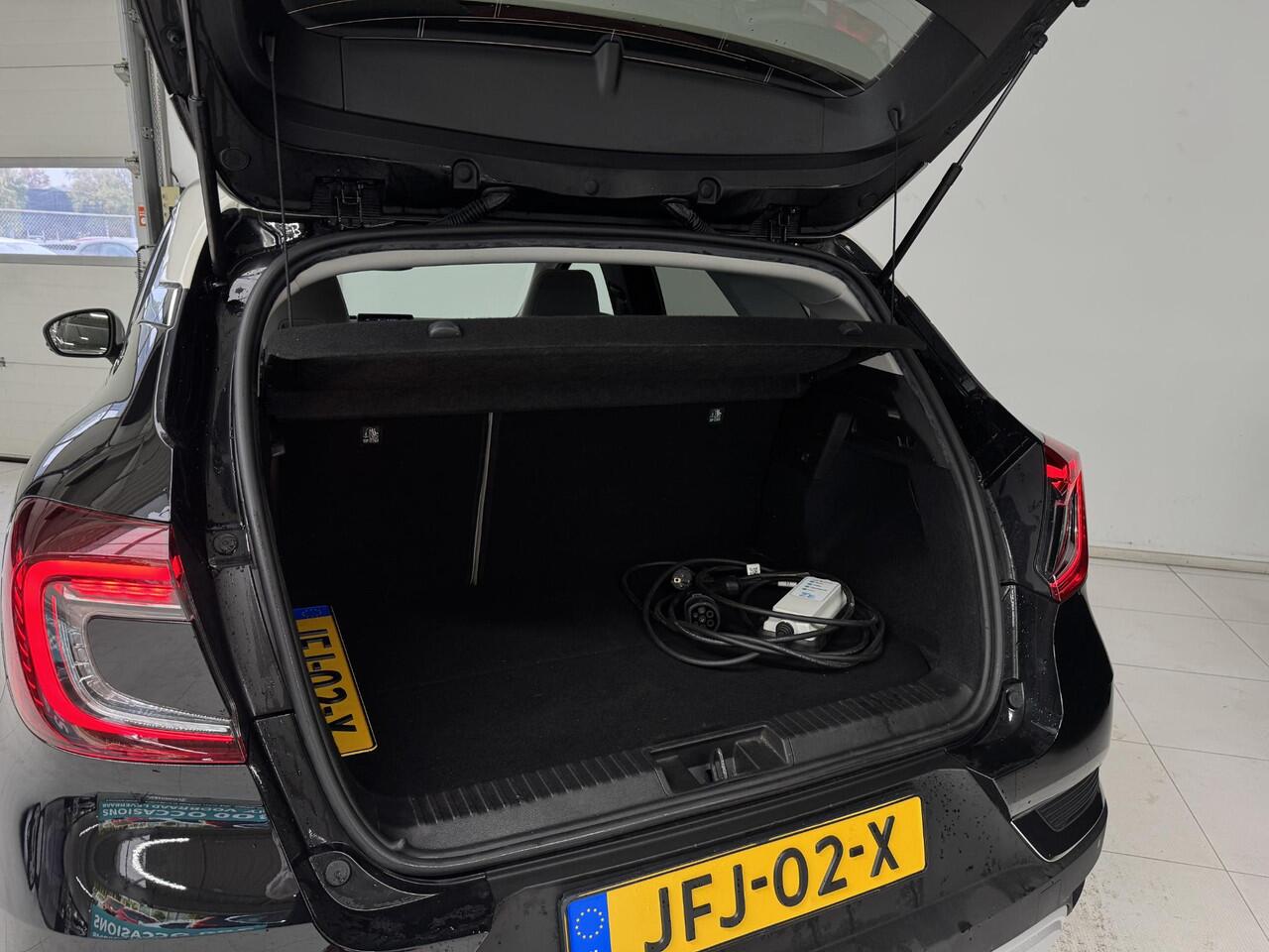 Renault CAPTUR 1.6 E-Tech plug-in hybrid 160 Initiale Paris | Navigatie | 360 Camera | Cruise control adaptief | Panoramadak | Stoel + stuurverwarming |