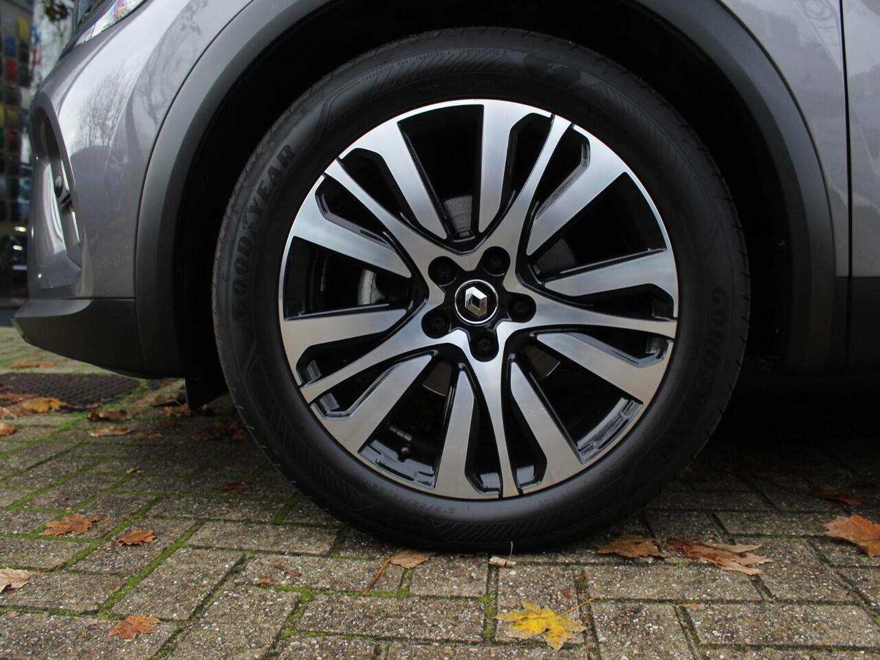 Renault CAPTUR 1.3 TCe 140 Initiale Paris AUTOMAAT / PANO / BOSE / LEDER / 10,25'' DASH / 9,3'' NAVI / ADAPT. CRUISE / CAMERA / CLIMATE / STOELV. / STUURV. / VOORRUITV. / KEYLESS / 18'' LMV