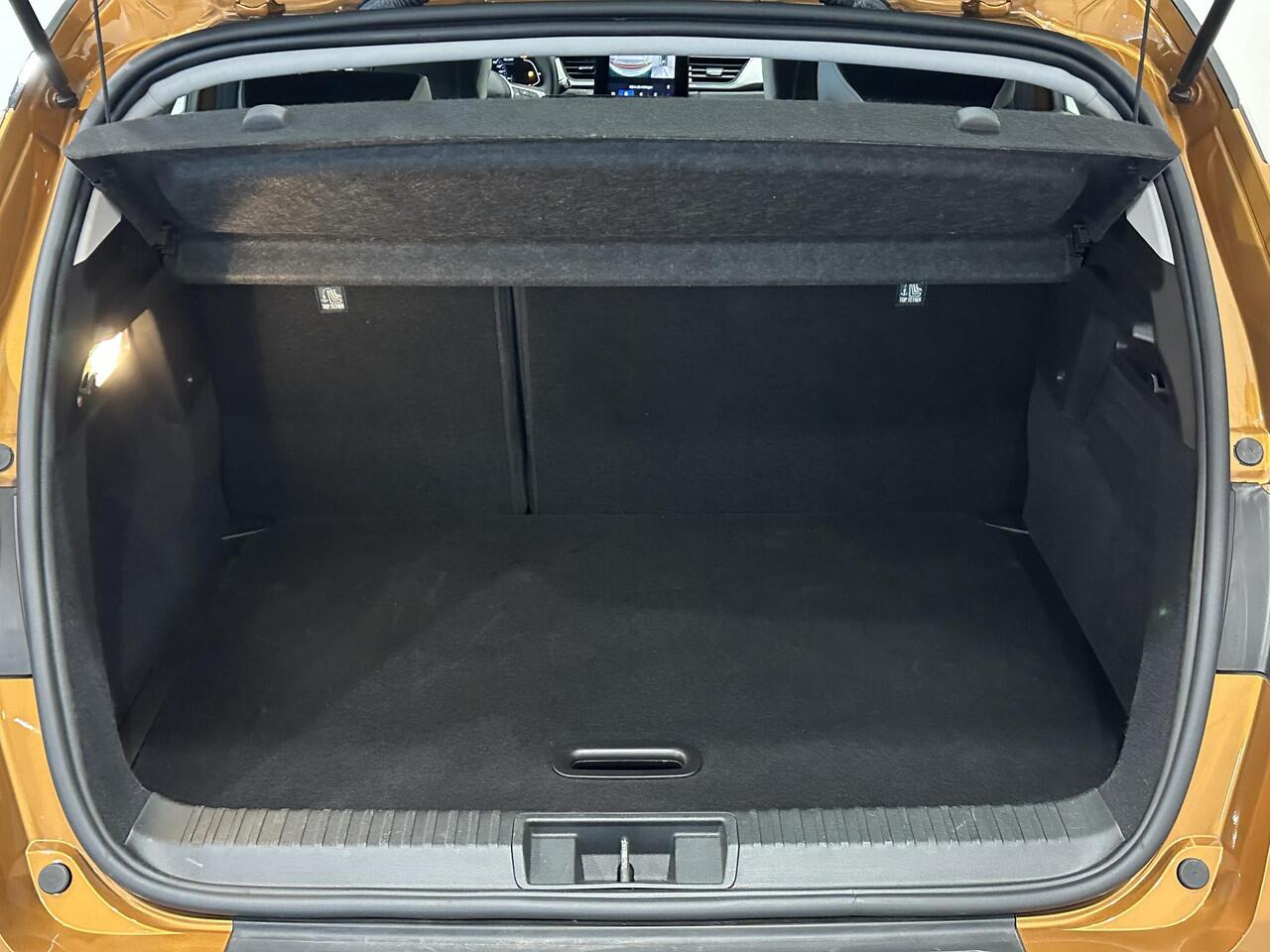 Renault CAPTUR 1.3 TCe 130 EDC Edition One | Navigatie 9,3" | Stoelverwarming | Trekhaak afneembaar | Lichtmetalen velgen 18"