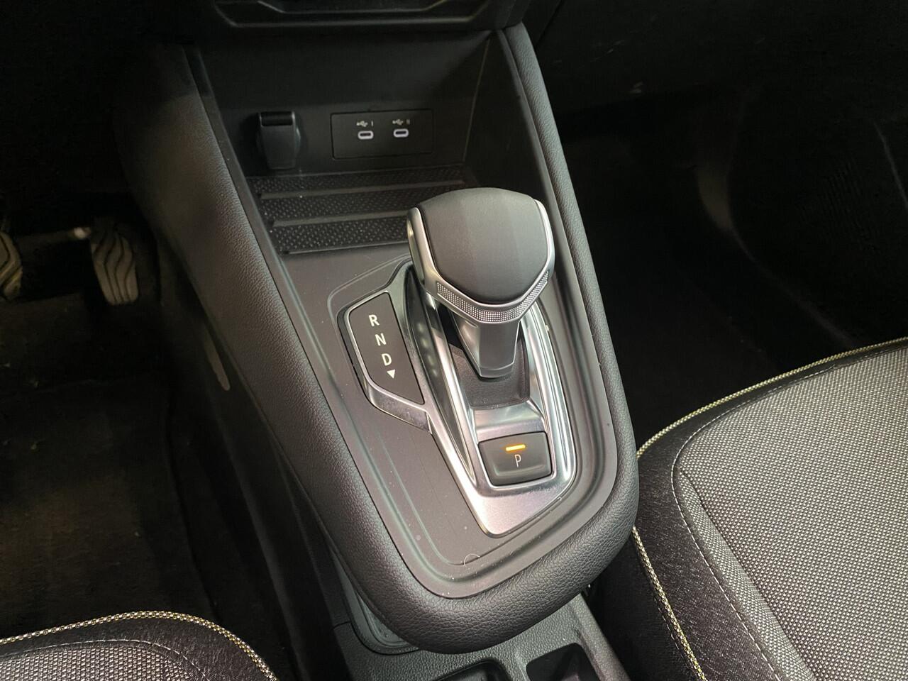 Renault CAPTUR 1.3 mild hybrid 160 techno AUTOMAAT uit 2025 Rijklaar + Fabrieksgarantie Henk Jongen Auto's in Helmond, al 50 jaar service zoals 't hoort!