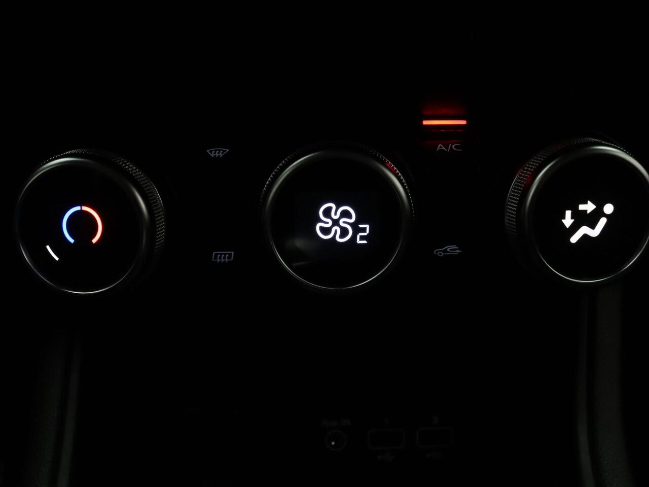 Renault CAPTUR 160pk E-Tech Plug-in Hybrid Business Automaat Camera | Cruise | Navi | Parkeersens. v+a