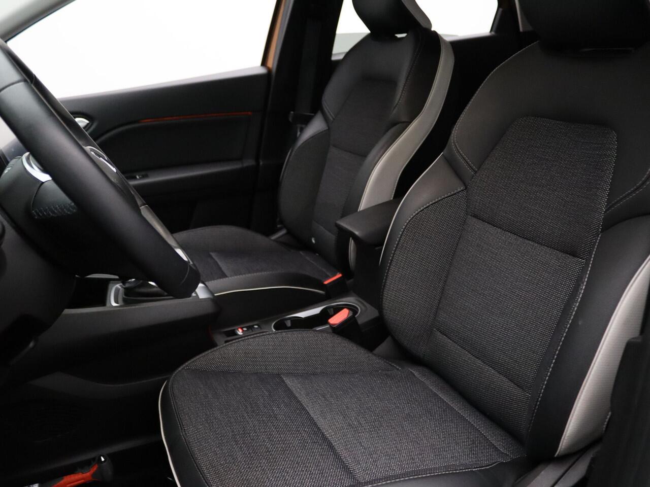 Renault CAPTUR 145pk E-Tech Hybrid Intens Camera | Cruise | Navi | Parkeersens. v+a