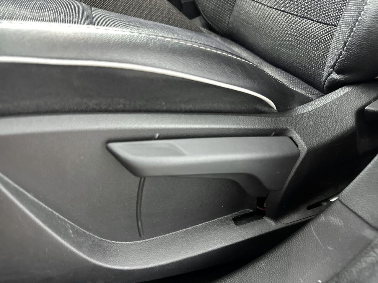 Renault CAPTUR 1.0 TCe Intens 100PK | Navigatie | Achteruitrijcamera | Climate Control | Parkeersensoren Voor & Achter | Apple CarPlay & Android Auto