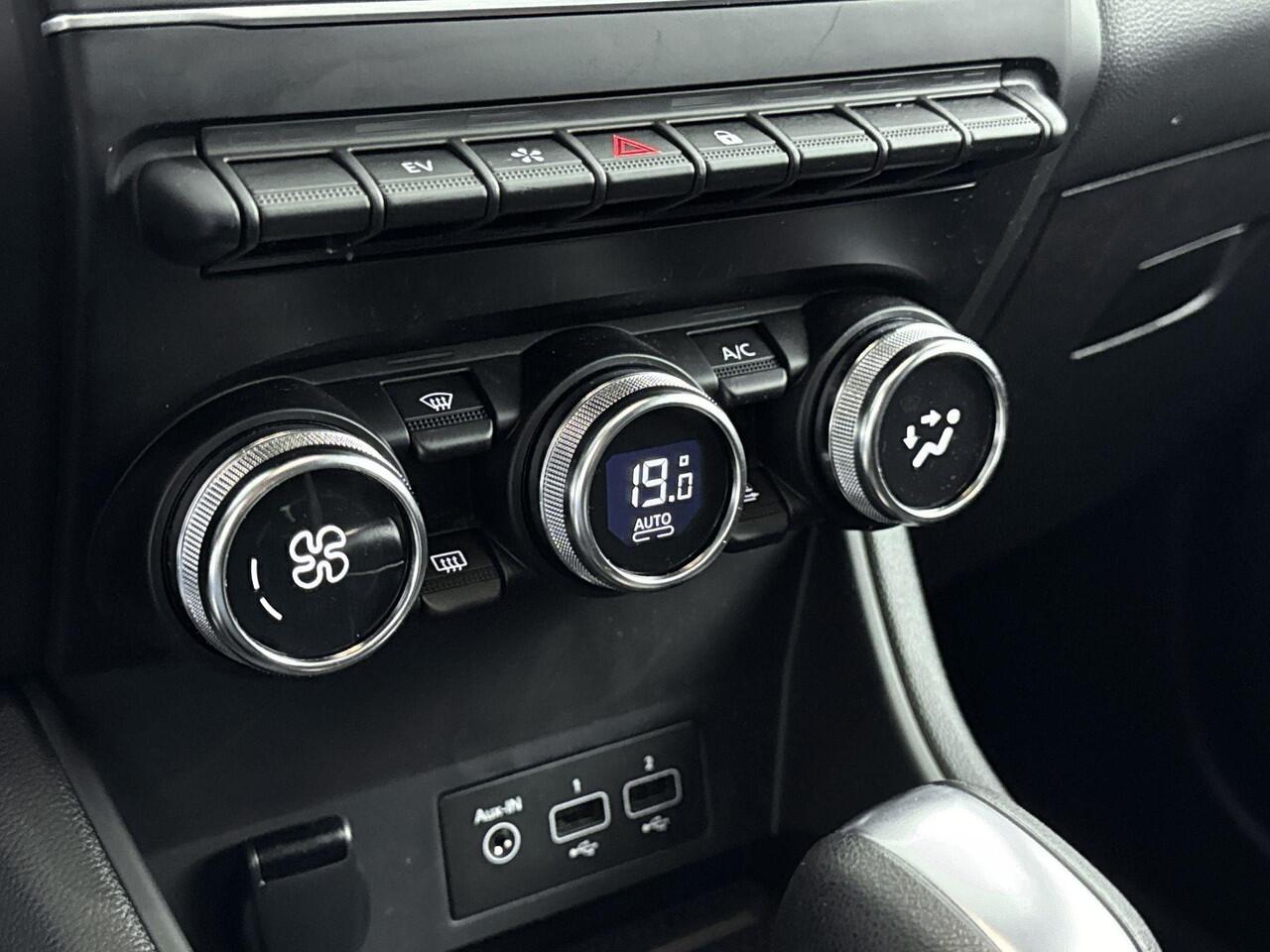 Renault CAPTUR 1.6 E-Tech plug-in hybrid 160Pk techno | Navigatie | Apple & Android Carplay | Climate Control | Cruise Control & Snelheidsbegrenzer | Parkeersensoren Voor & Achter | Achteruitrijcamera | Keyless Entry | Privacy Glass |