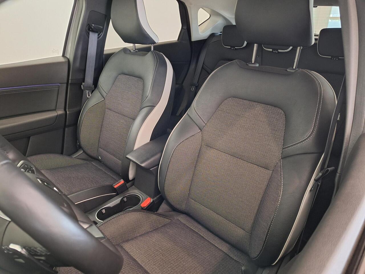 Renault CAPTUR 1.3 Mild Hybrid 160 EDC Techno | Adaptieve Cruise Control | Stoel- en voorruitverwarming | Dodehoek Detectie