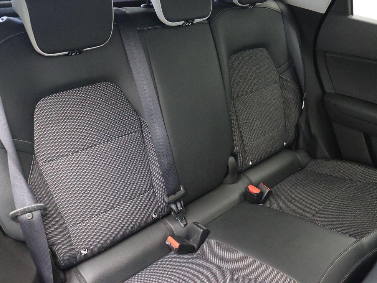 Renault CAPTUR E-Tech full hybrid 145pk techno | Achteruitrijcamera | Climate Control | Parkeersensoren Voor en Achter | Apple/Android Carplay |