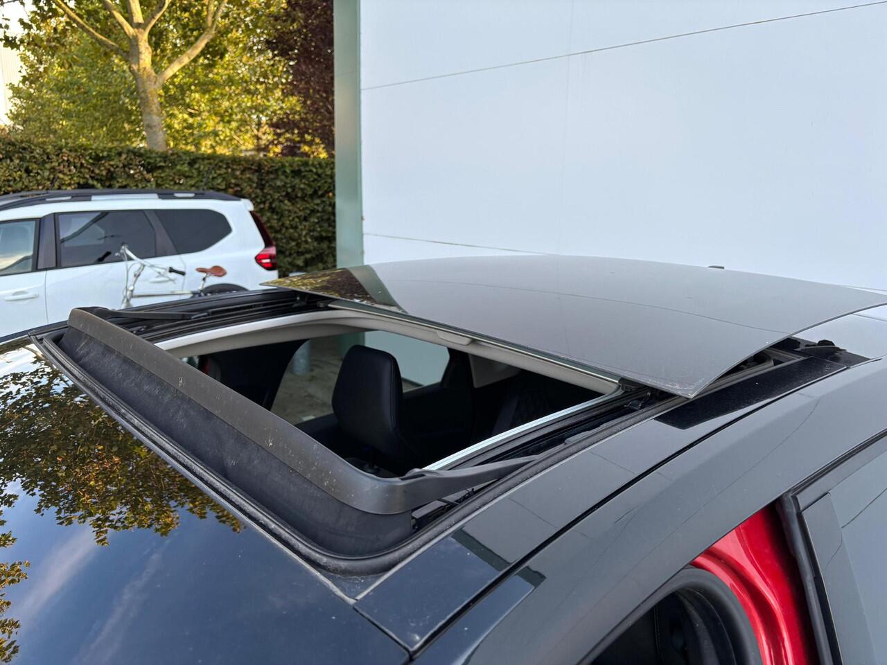 Renault CAPTUR 1.3 mild hybrid 160 iconic / Elektrisch glazen schuif-/kanteldak /