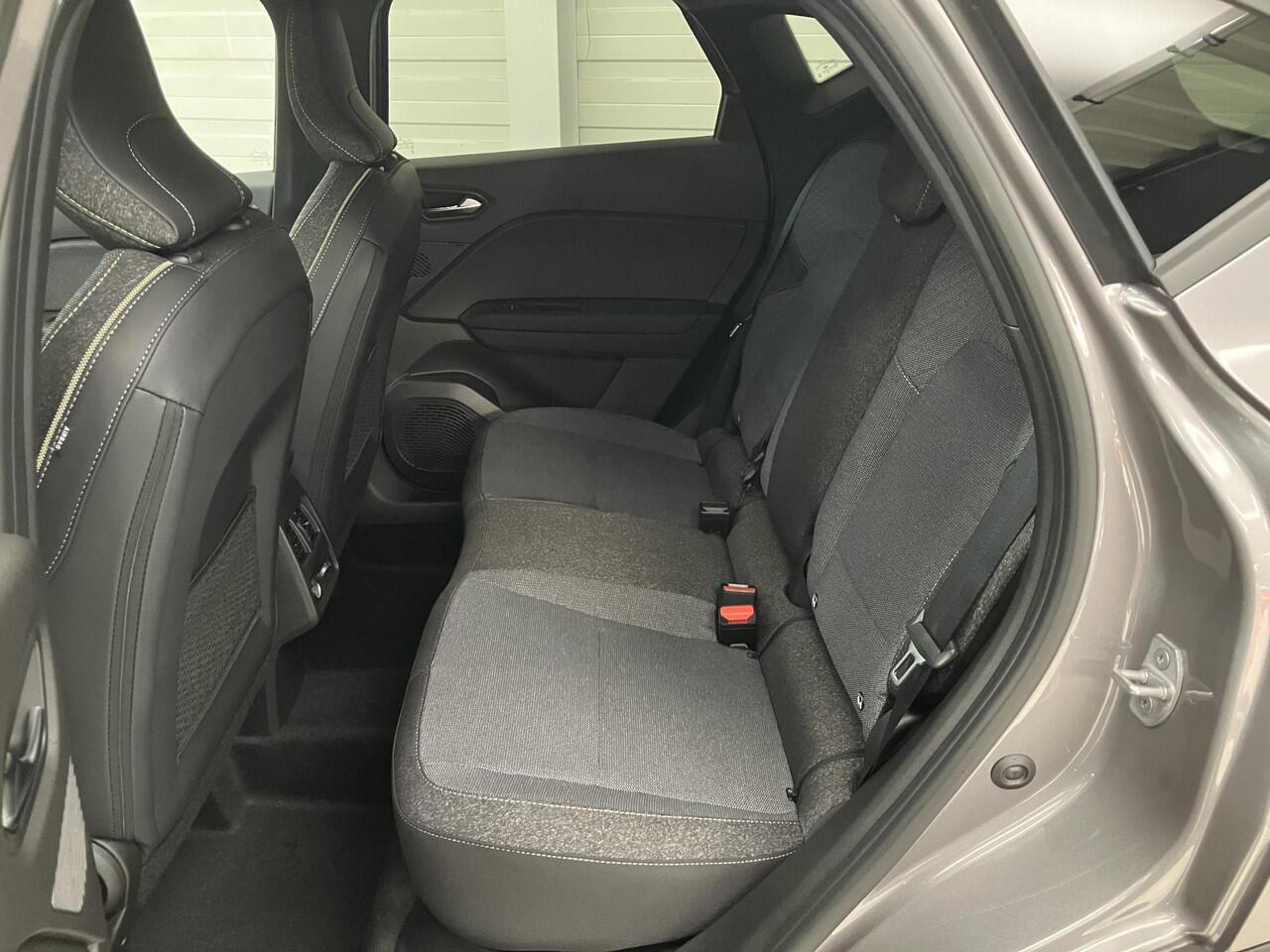 Renault CAPTUR 1.8 E-Tech full hybrid 160 Techno Automaat / Nieuwe Auto, Direct Leverbaar / Android Auto/Apple CarPlay / Climate Control / Camera / Adaptive Cruise Control / 18 Inch Wielen /