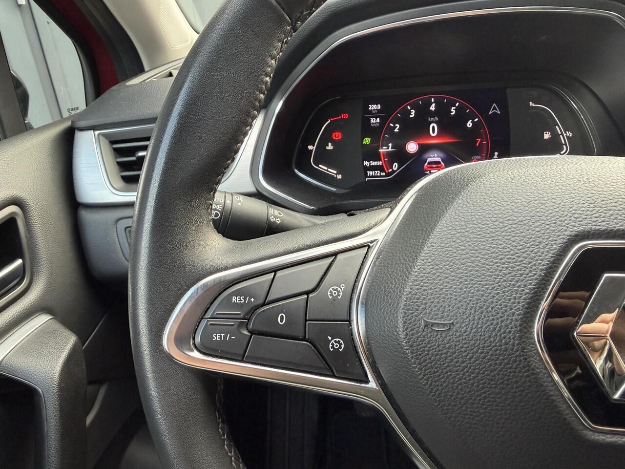 Renault CAPTUR 1.0 TCe 90 Intens / Trekhaak (1200 KG Trekgewicht) / Cruise Control / All Season Banden / Navigatie / Achteruitrijcamera