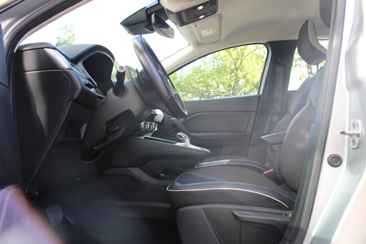 Renault CAPTUR 1.3 TCe 155 Intens | Navigatiesysteem | Trekhaak | Dodehoekwaarschuwing| Adaptive Cruisecontrol | Apple/Android Auto | Stoelverwarming | Climatecontrol