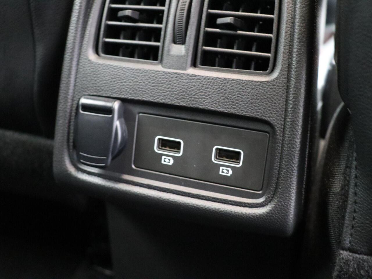 Renault CAPTUR E-Tech Hybrid 145pk R.S. Line | BOSE | Achteruitrijcamera | Parkeersensoren voor/achter |