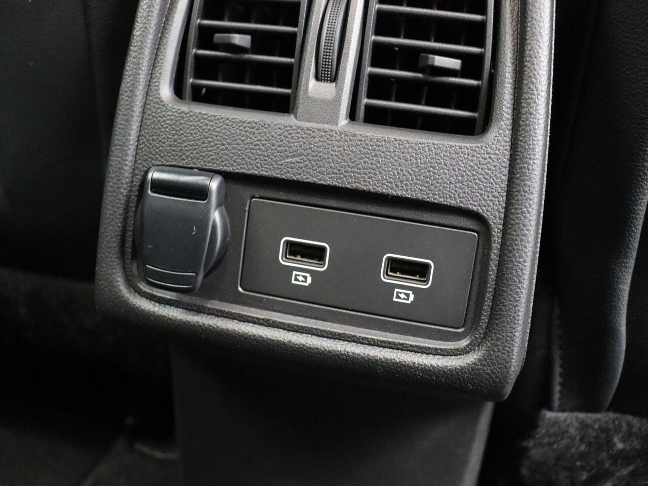 Renault CAPTUR 1.6 E-Tech Plug-in Hybrid 160 R.S. Line | Trekhaak | Elek. bedienbaar Schuif/Kantel dak | Parkeersensoren voor en achter | Achteruitrijcamera |