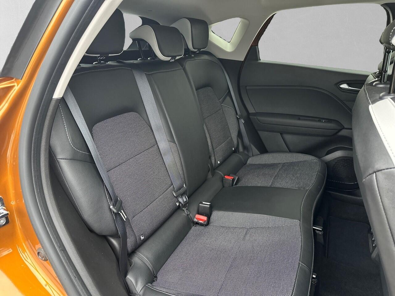 Renault CAPTUR 1.3 TCe 140 Intens CAMERA / STOEL&STUURVERW. / CRUISE / NAVI