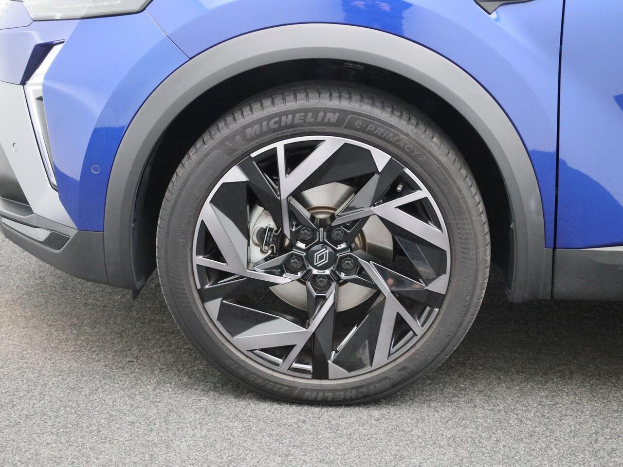 Renault CAPTUR 1.6 E-Tech full hybrid 145Pk Esprit Alpine | Climate Control | Navigatie | Cruise Control Adaptief | Parkeersensoren incl. Camera | Audio Installatie Harman Kardon | Apple Carplay/Android Auto | Lichtmetalen Velgen | Stuurwiel Verwarmd