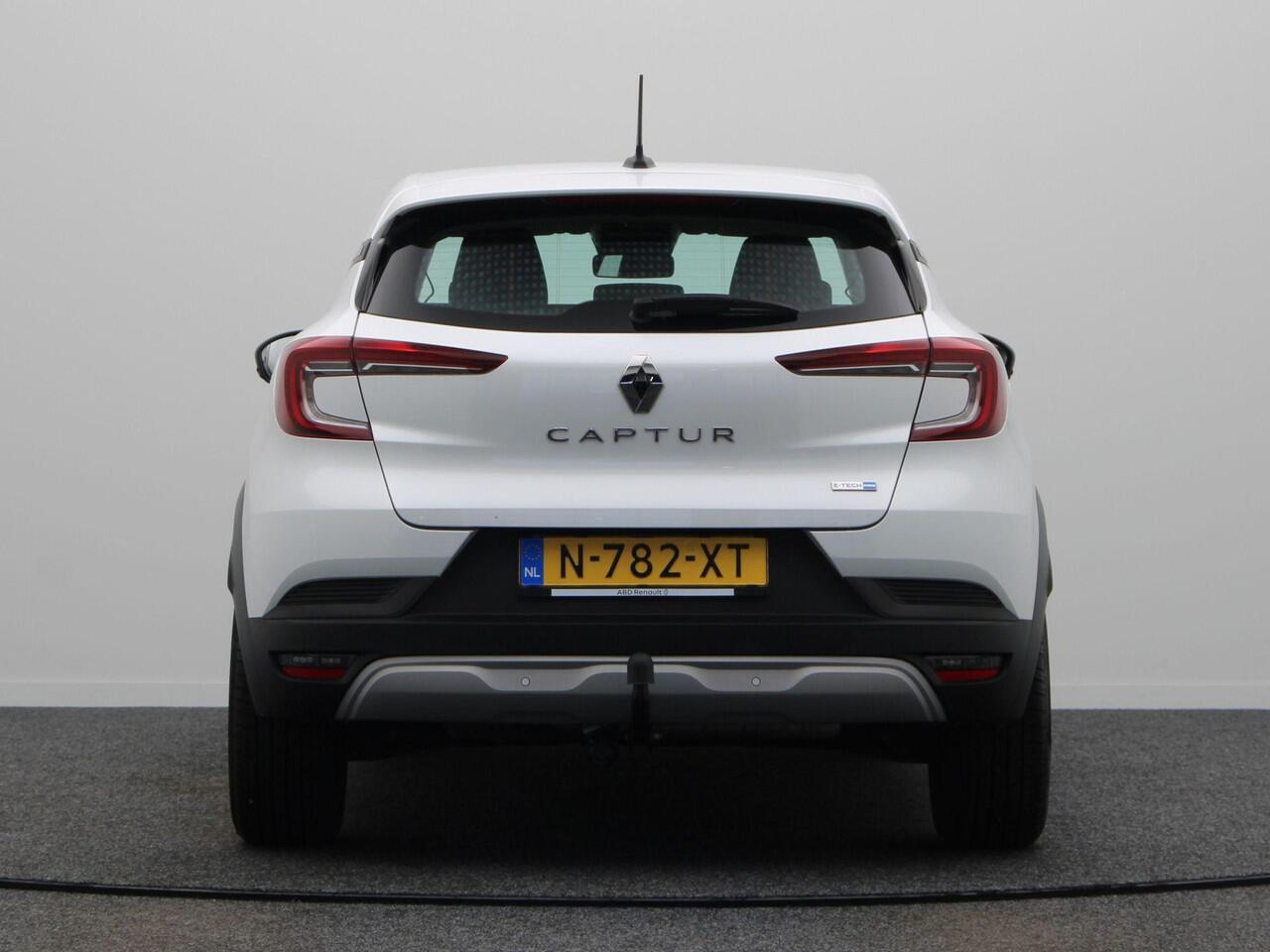 Renault CAPTUR E-Tech Hybrid 145pk Zen AUTOMAAT | Trekhaak | Achteruitrijcamera | Parkeersensoren voor en achter | Apple Carplay & Android Auto | Elektronische klimaatregeling