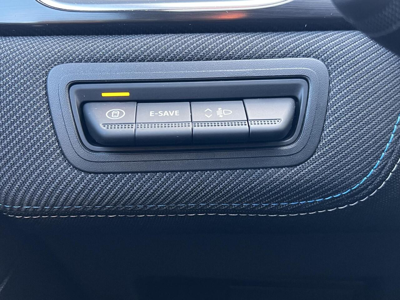 Renault CAPTUR 1.6 E-Tech full hybrid 145 esprit Alpine Automaat / Fabrieksgarantie tot 04-2027 / Schuifdak / Navigatie / Stuurverwarming / Apple Carplay Android / 19" LM wielen /