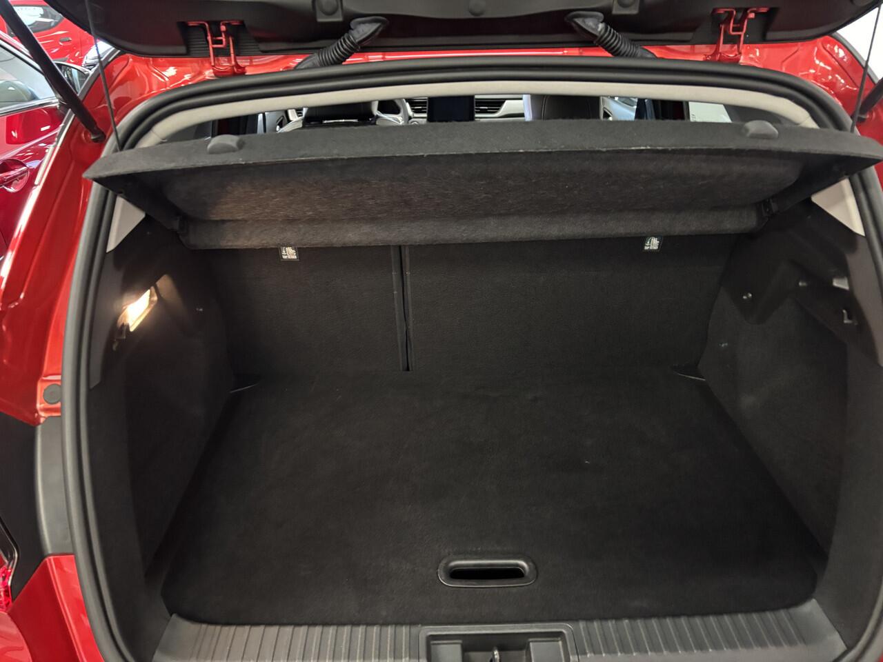 Renault CAPTUR 1.3 TCe 140 Origineel Nederlandse Auto (NAP) - CAMERA - CARPLAY - PDC voor + achter