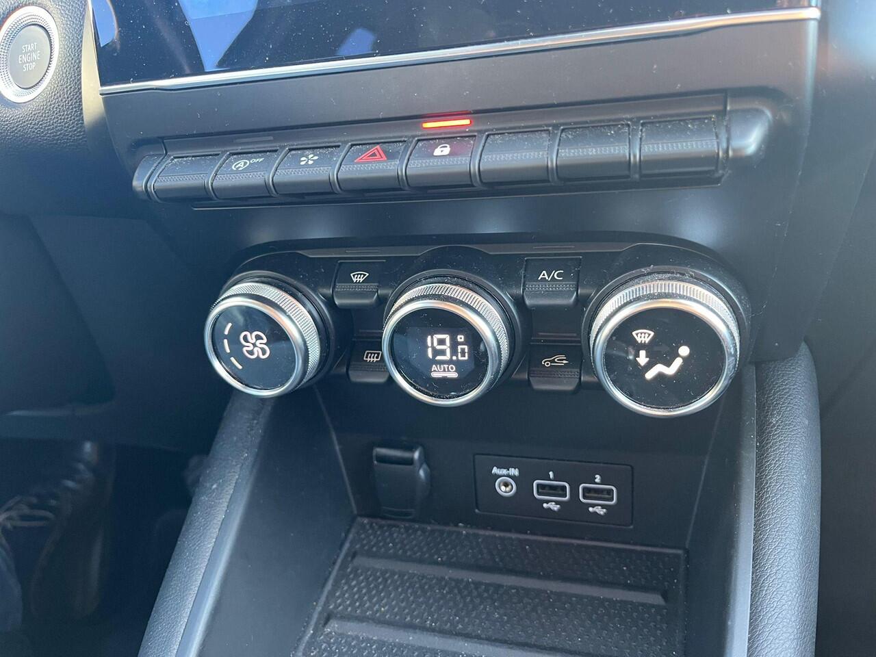 Renault CAPTUR 1.3 TCe 130 Intens cruise control adaptief | stuurwiel verwarmd | trekhaak