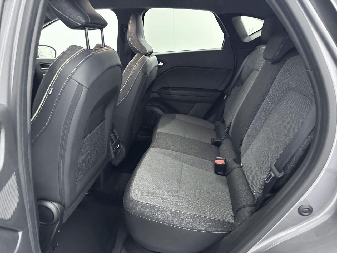 Renault CAPTUR 1.6 E-Tech full hybrid 145Pk techno | Navigatie via Apple & Android Carplay | Parkeersensoren Achter & Camera | Stoel- & Stuurverwarming | Climate Control | Cruise Control & Snelheidsbegrenzer | Keyless Entry | Privacy Glass |