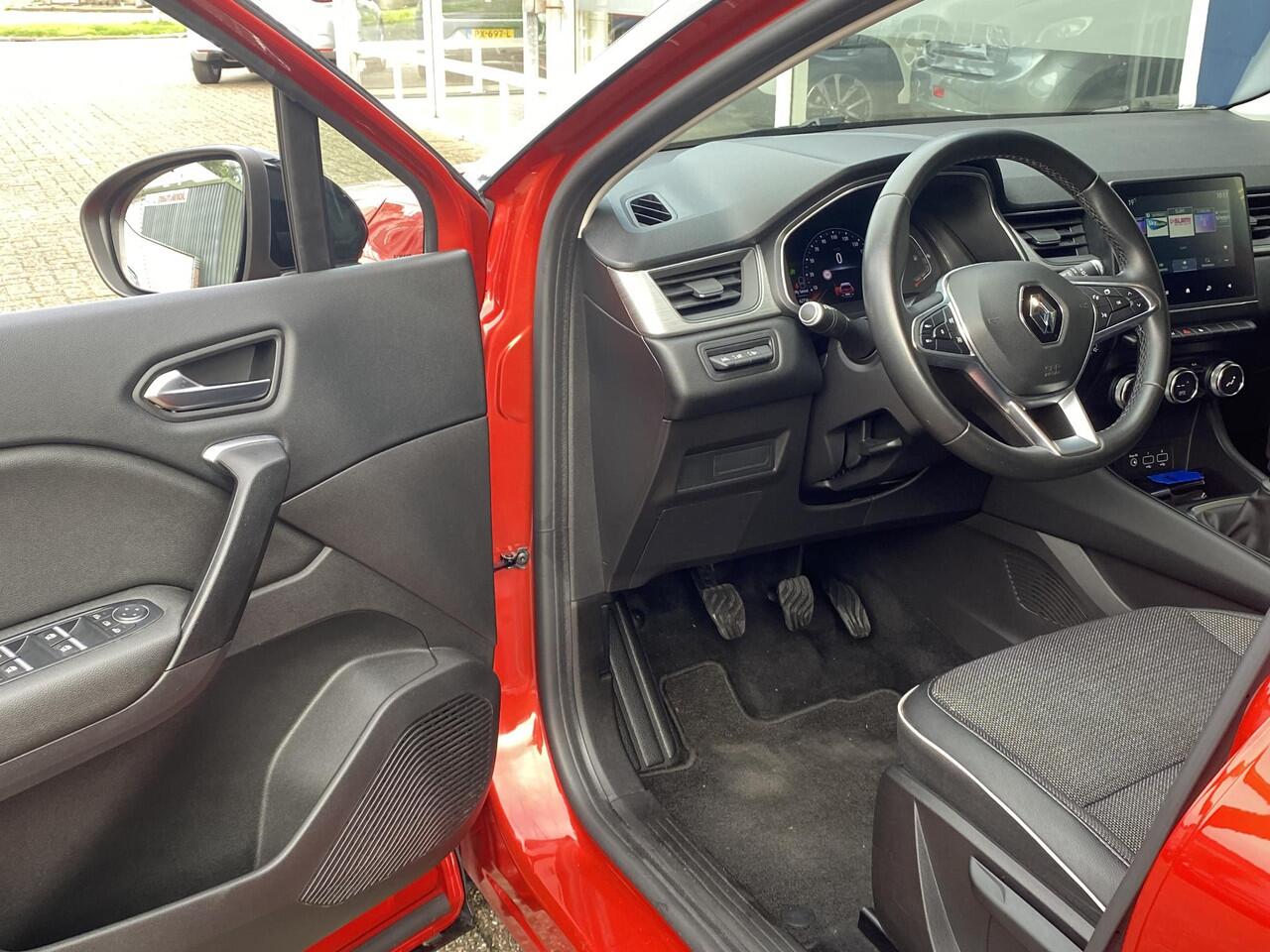 Renault CAPTUR 1.3 TCe 140 Intens / NL-Auto / 62.000 Km / Cruise-Control / Climate-Control / Apple-Carplay & Android-Auto / Keyless / LED / Armsteun-Voor / DAB Radio-Bluetooth / PDC-Achter / 17'' LMV / All-Season / ENZ.