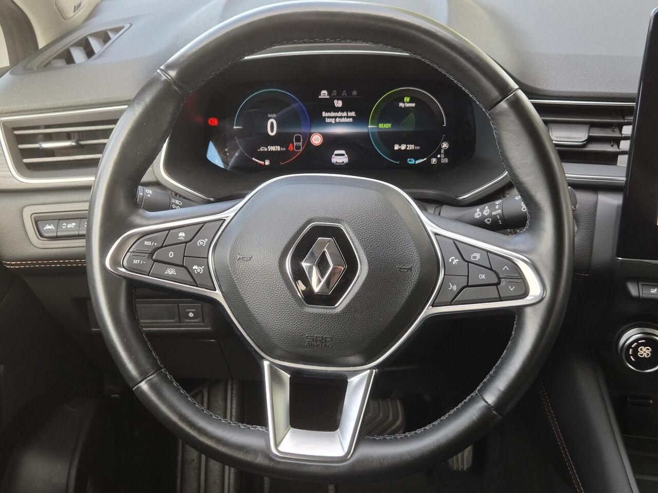 Renault CAPTUR 1.6 E-Tech Plug-in Hybrid 160 Initiale Paris / Automaat / Pack Drive Assist / Apple Carplay Android Auto / Stuur en Stoelverwarming / Bose Audio systeem / Rondomzicht camera / Adaptief CC / Keyless Entry/Start /