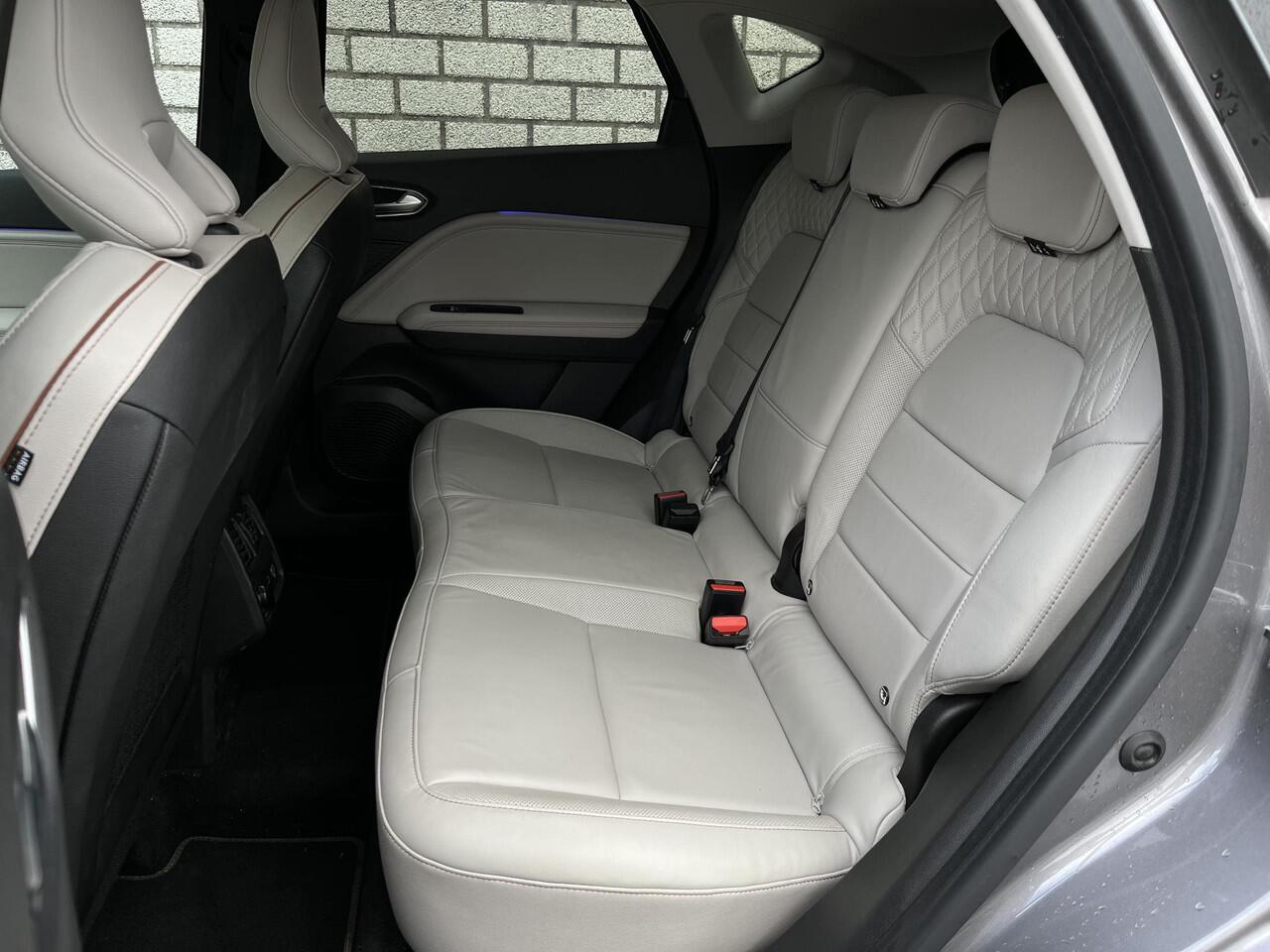 Renault CAPTUR 1.3 TCe EDC 130 Initiale Paris | Lederen bekleding | All-Season banden | Adaptive Cruise Control | 360° Camera