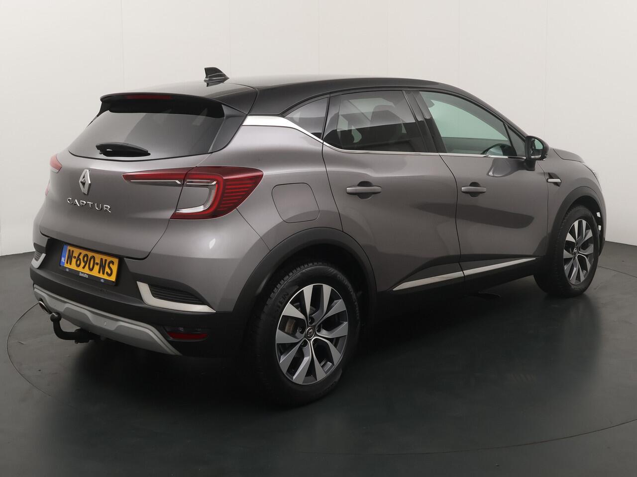 Renault CAPTUR 90PK TCe Intens | Half leder | Nav | Trekhaak | Camera | Hoge zit | Two tone |