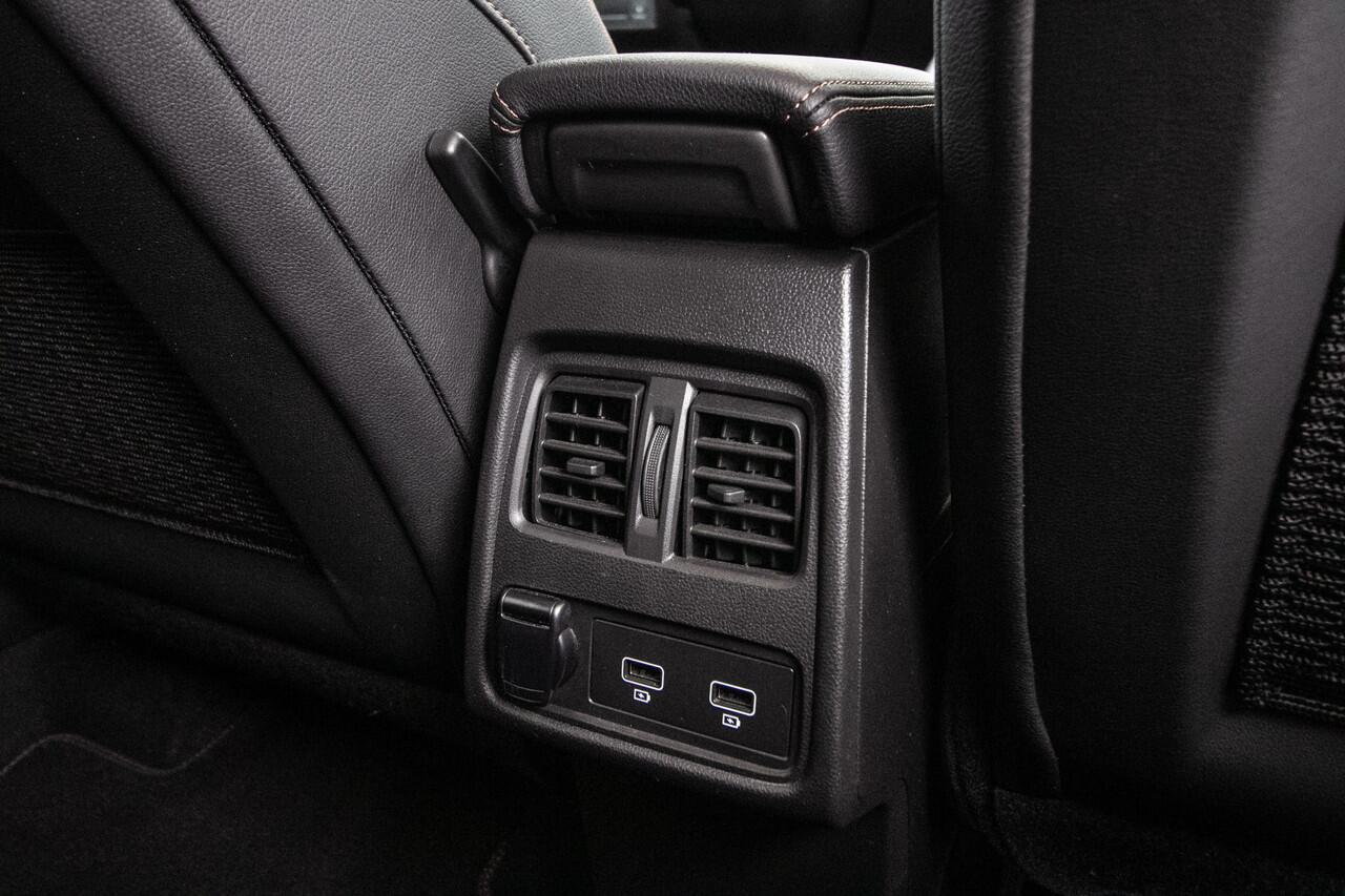 Renault CAPTUR 1.6 E-Tech Plug-in Hybrid 160 Initiale Paris Leer | Ad. Cruise | Stoelverw. | Elect. stoel | 360 cam | Nav | BOSE