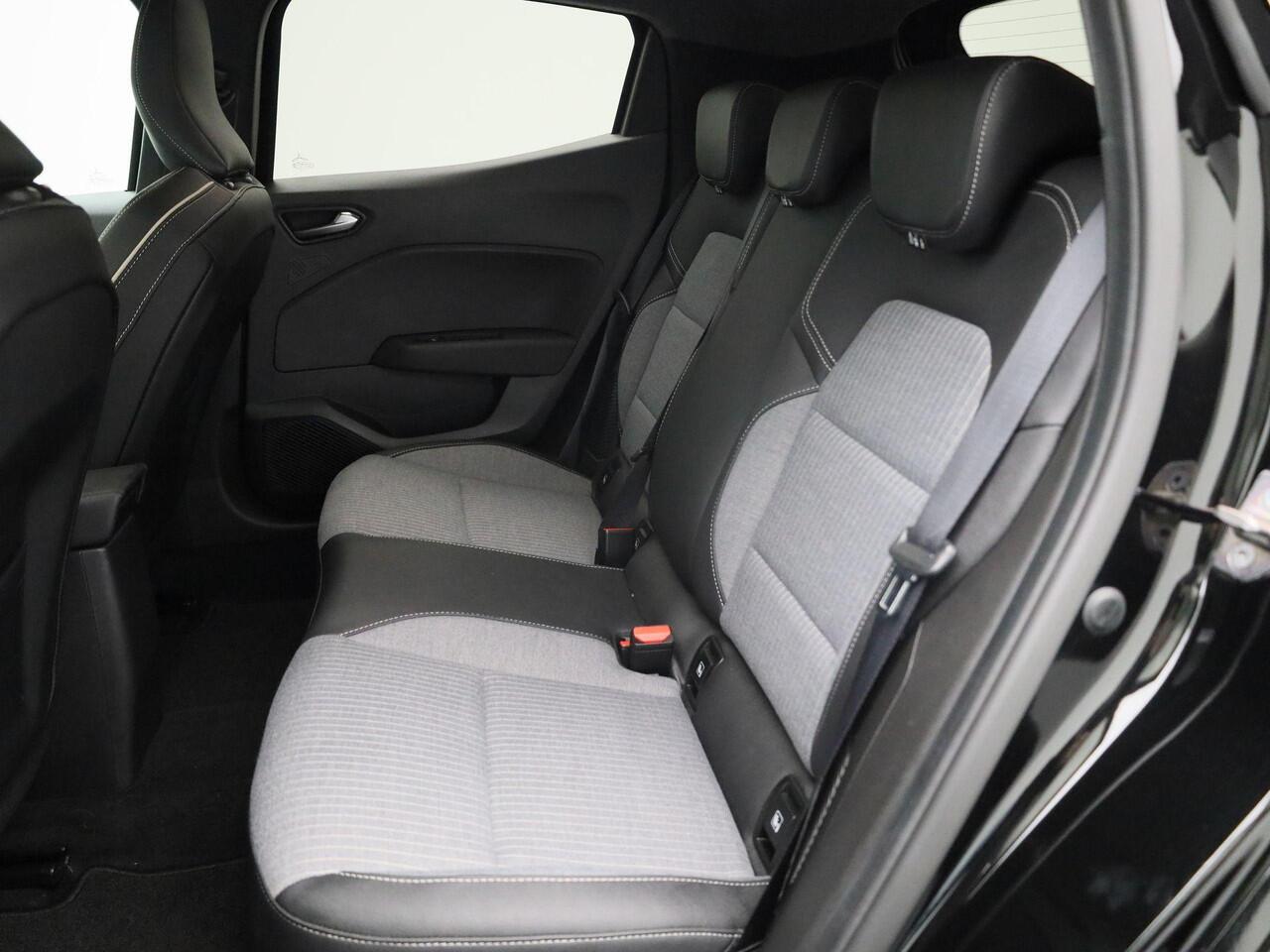 Renault CLIO 1.6 E-Tech Full Hybrid 145 techno | Camera | PDC Achter | Full-Map Navigatie | LED Pure Vision | Privacy Glass | Cruise Control & Snelheidsbegrenzer | 16" LMV 'Boa Vista' | Climate Control | Keyless | Draadloze Apple Carplay & Android Auto