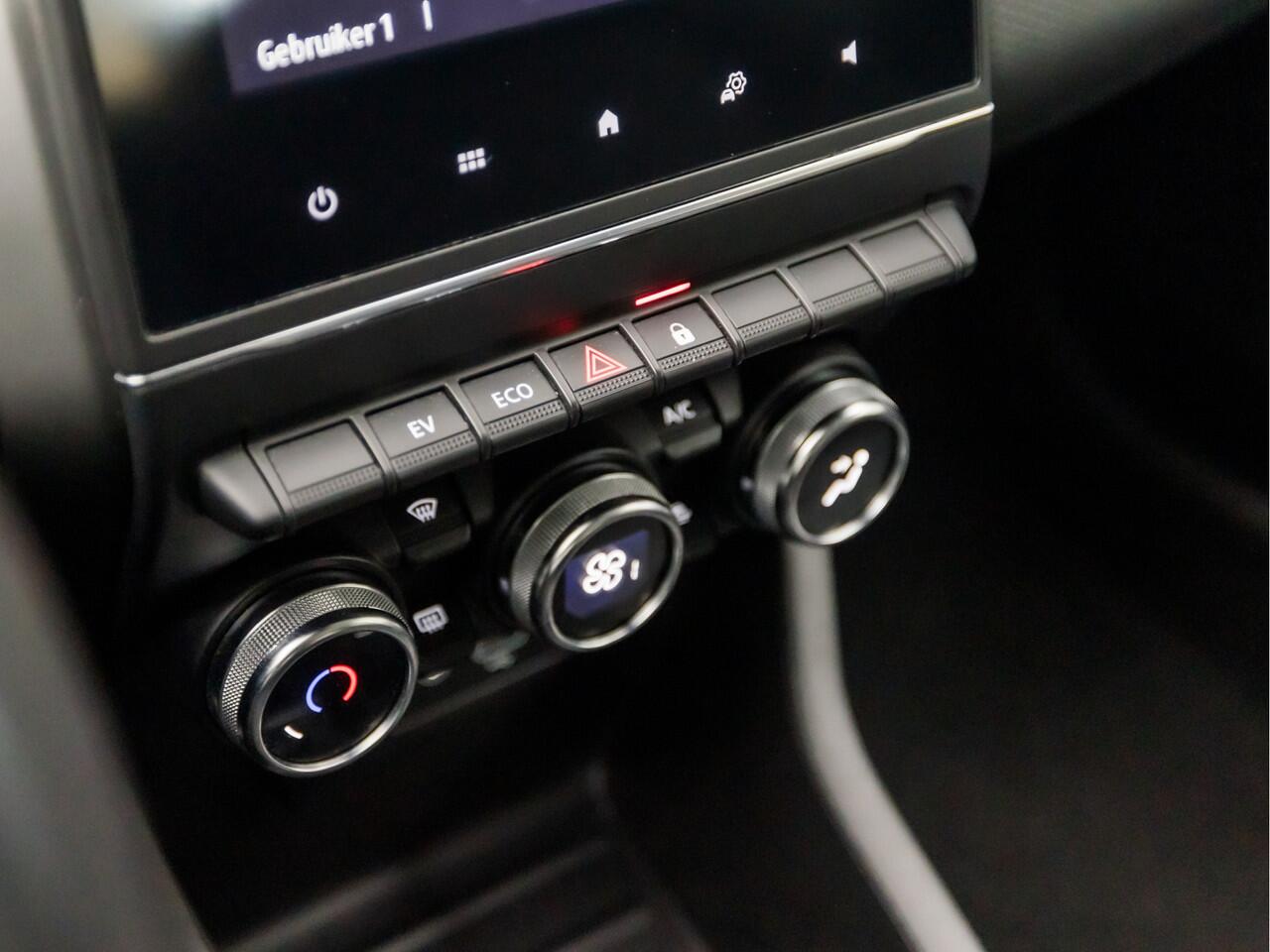 Renault CLIO 1.6 E-Tech Hybrid 140 Sport 140Pk Automaat (VIRTUAL COCKPIT, APPLE CARPLAY, GROOT NAVI, CLIMATE, SPORTSTOELEN, LM VELGEN, PARKEERSENSOREN, CRUISE, NIEUWSTAAT)