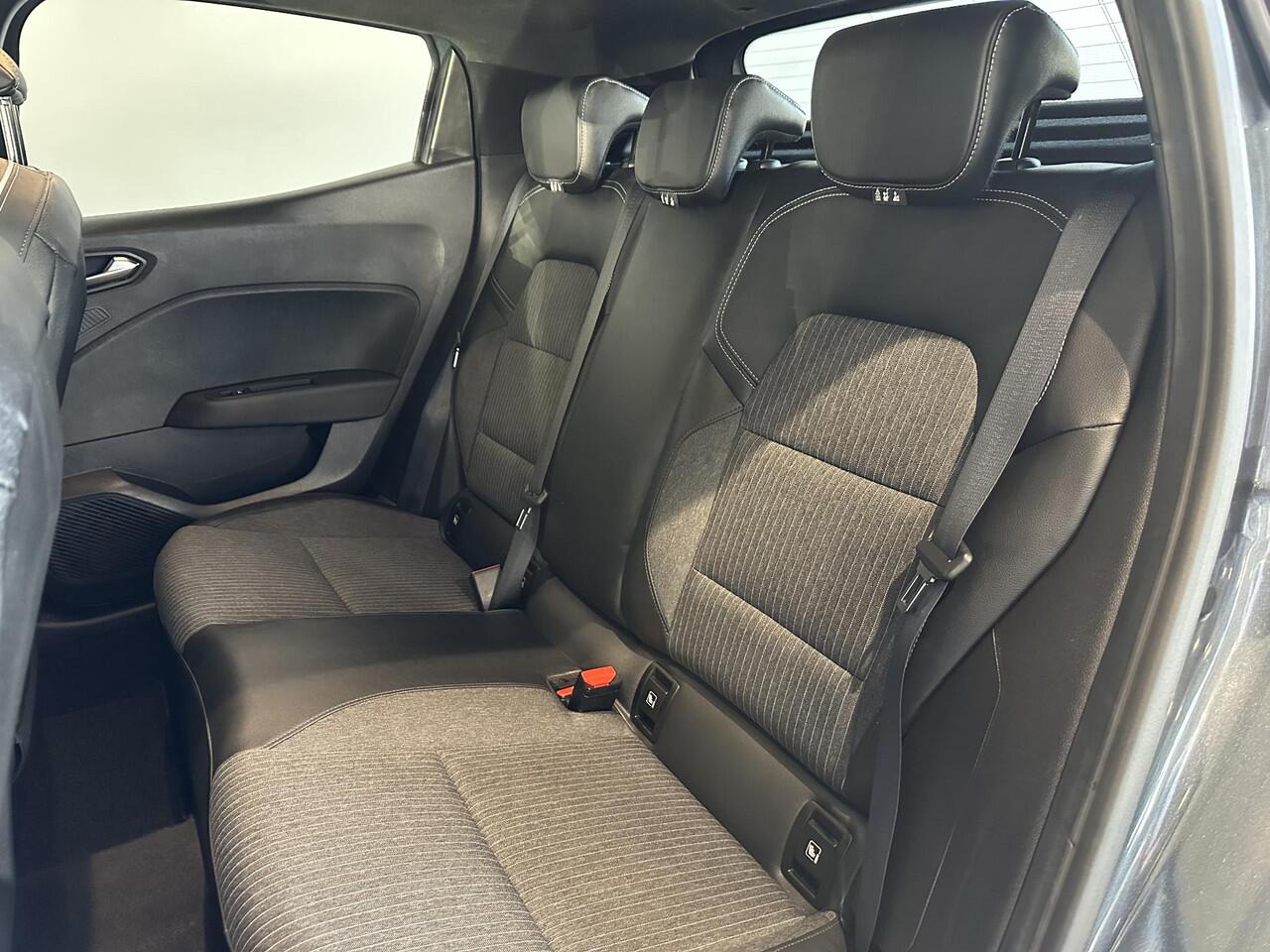 Renault CLIO 1.0 TCe 90 Intens NAVIGATIE | PARKEERSENSOREN ACHTER | CLIMATE CONTROL | LICHTMETALEN VELGEN | PRIVACY GLASS