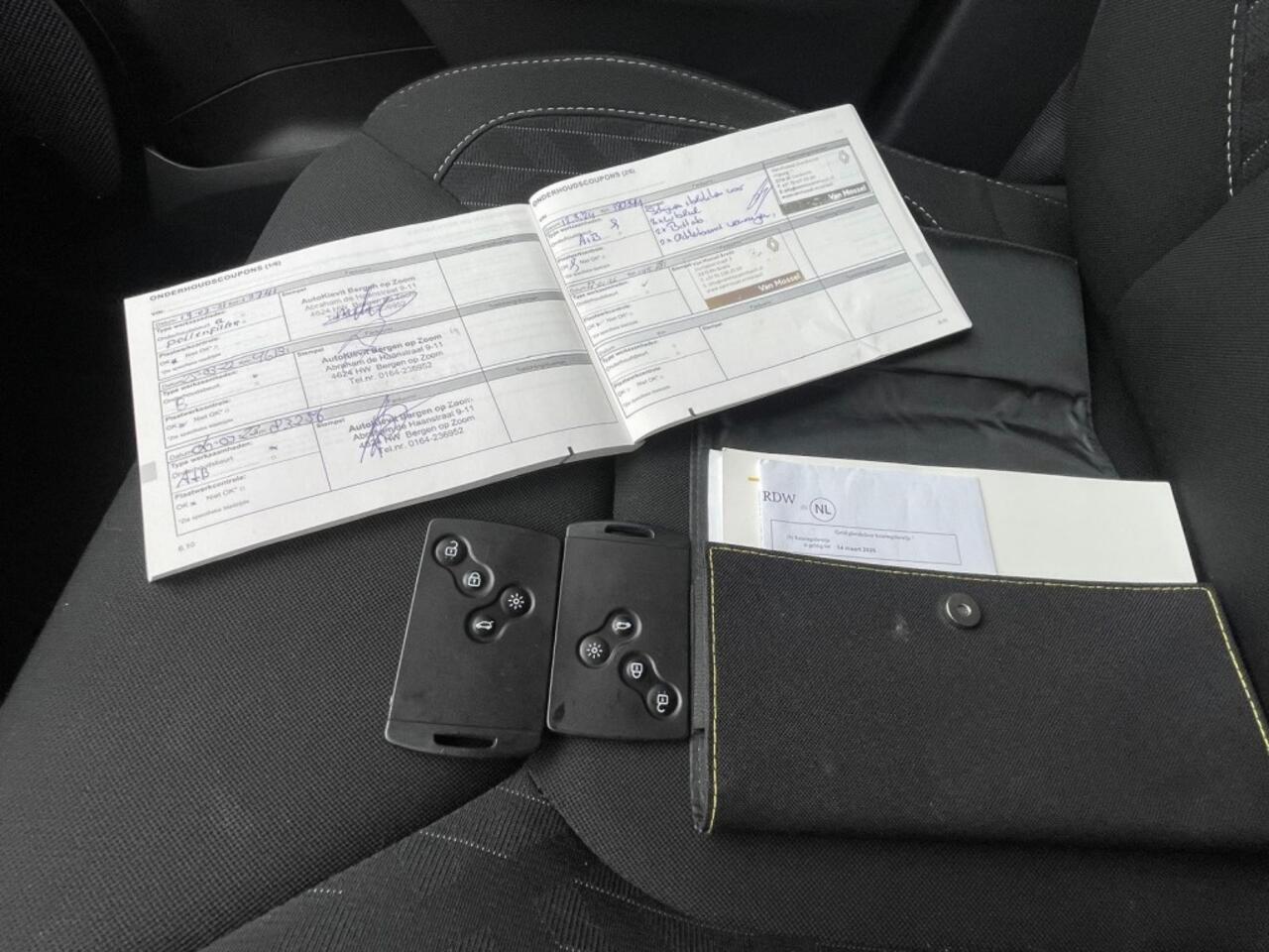 Renault CLIO 0.9 TCE LIMITED Station Apple carplay Trekhaak Parkeersensoren