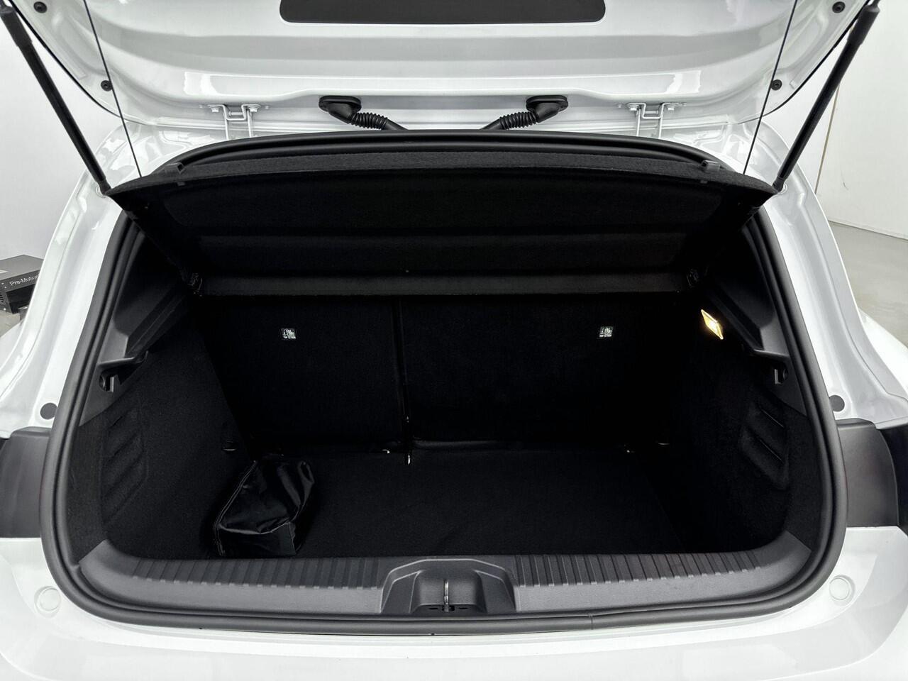 Renault CLIO 1.0 TCe 90Pk Bi-Fuel Intens | Navigatie | Apple & Android Carplay | Climate Control | Parkeersensoren Achter | Keyless Entry | Privacy Glass | Cruise Control & Snelheidsbegrenzer |