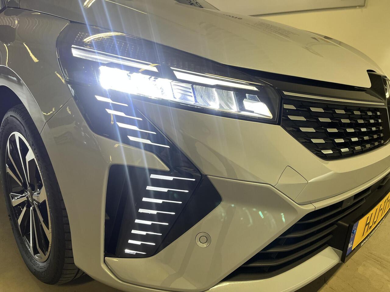 Renault CLIO 1.6 E-Tech Full Hybrid 145 techno / Pack City Premium / Pack Navigation Techno