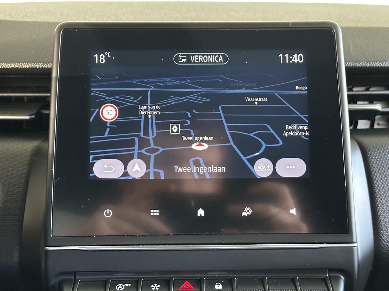 Renault CLIO 1.0 TCe 90 Intens NAVIGATIE | PARKEERSENSOREN ACHTER | CLIMATE CONTROL | LICHTMETALEN VELGEN | PRIVACY GLASS