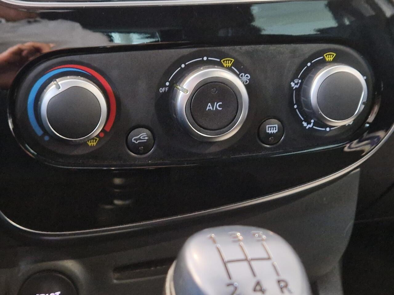 Renault CLIO 0.9 TCe Limited | NAVIGATIE | PARKEERSENSOREN ACHTER | LICHTMETALEN VELGEN