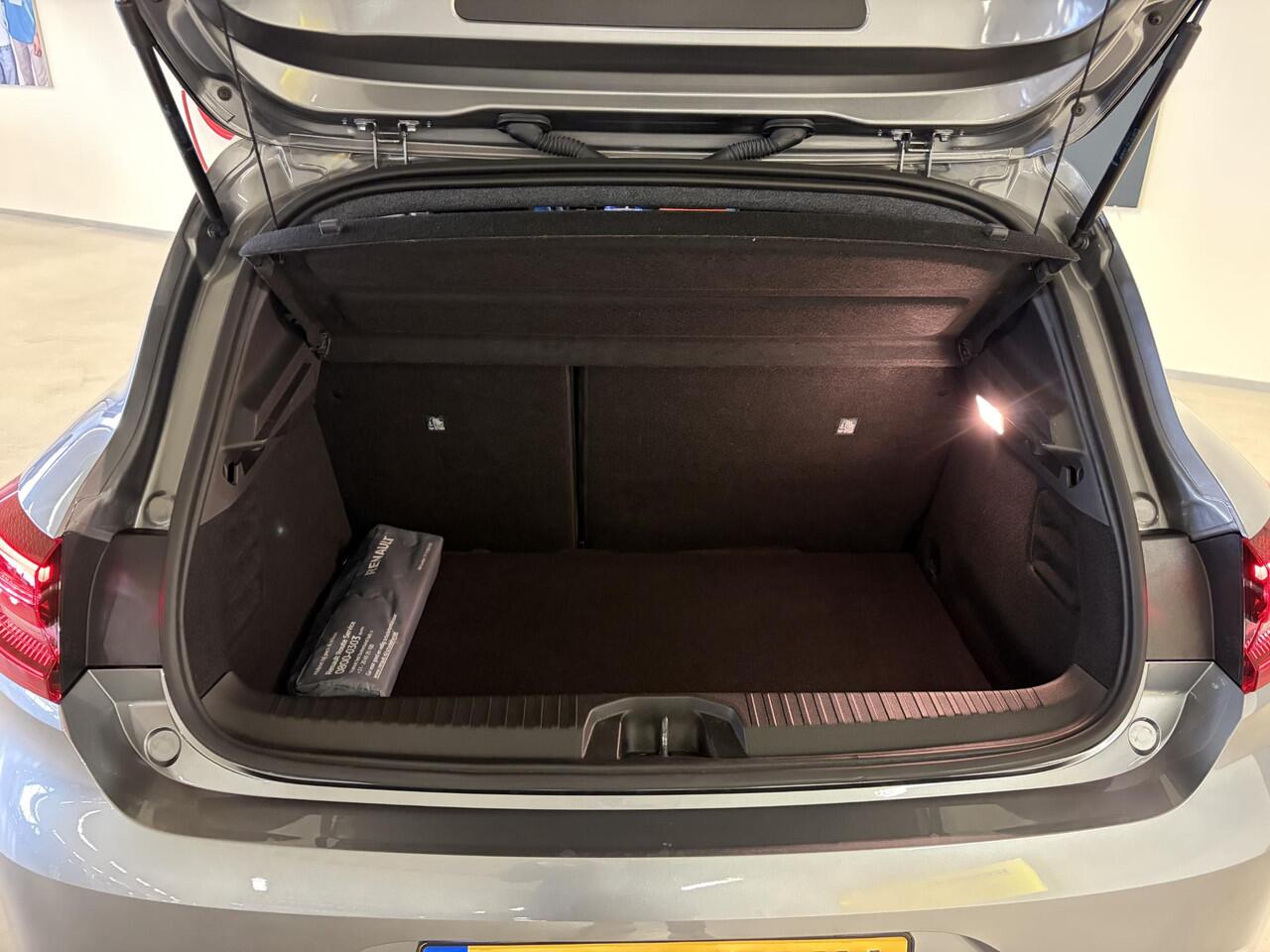 Renault CLIO 1.6 E-Tech Hybrid 145 R.S. Line APPLE CARPLAY ANDROID AUTO / (KUNST)LEDEREN BEKLEDING / NAVIGATIE / CLIMATE CONTROLE.