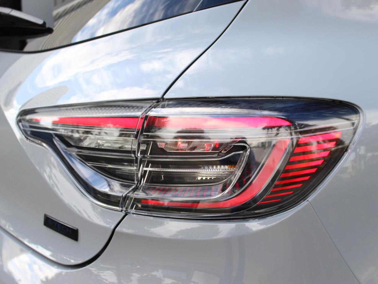 Renault CLIO 1.6 E-Tech Full Hybrid 145 esprit Alpine AUTOMAAT / PACK CITY PREMIUM / 9,3'' NAVI / 10.25'' DASHBOARD / ADAPT. CRUISE / CAMERA / PDC / CLIMATE / APPLE CARPLAY / ANDROID AUTO / PRIVACY GLASS / DAB+ / 17'' LMV